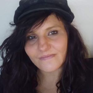 Meet your Posher, Dee